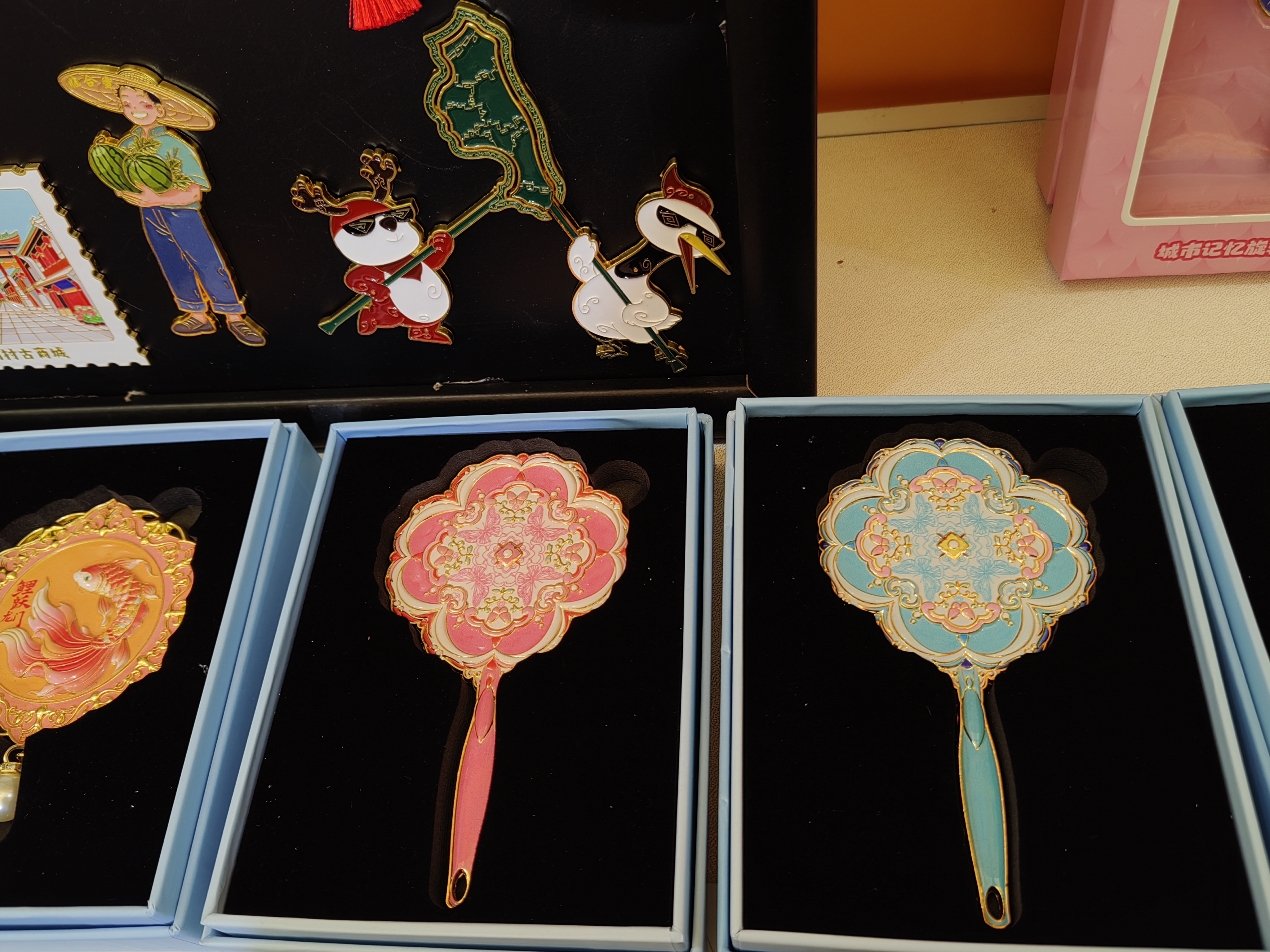 Bonnie Craft, 상하이 신국제박람센터에서 다양한 냉장고 자석 전시